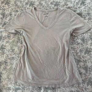 Universal Thread Light Gray V-Neck Short Sleeve Tee
